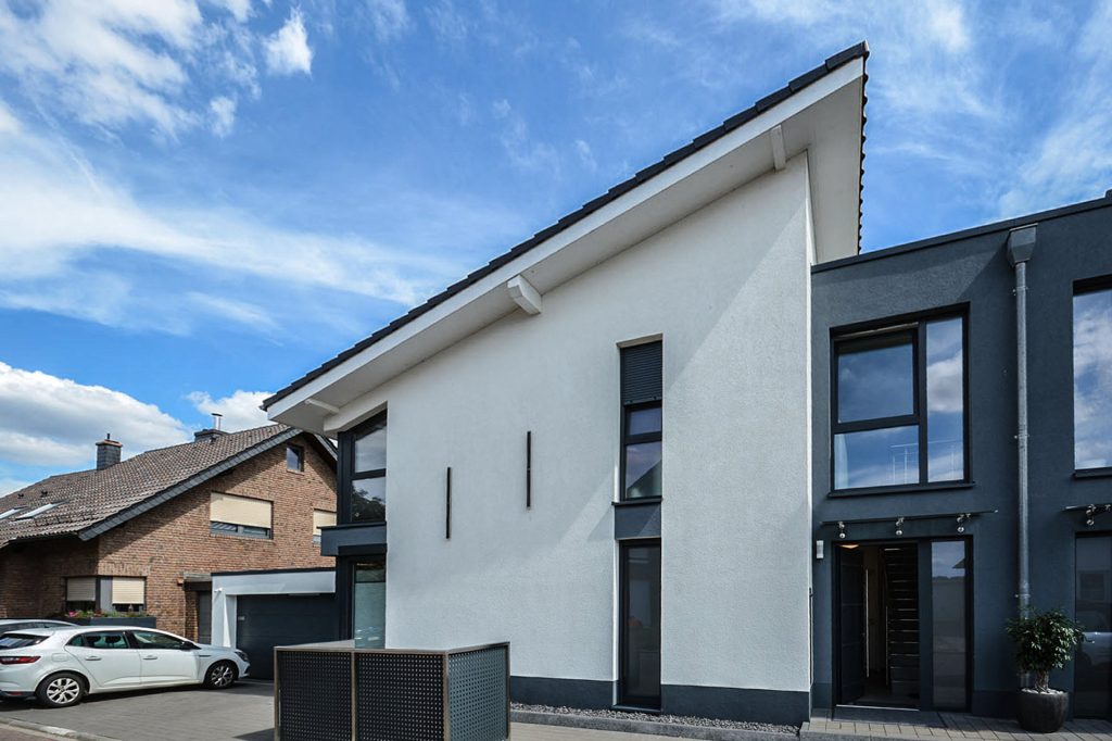 Gütelhöfer Immobilien - Immobilienangebot - Weilerswist / Lommersum - Alle - Neuwertige und großzügige Dreiraumwohnung mit Terrasse und Garage in Weilerswist / Lommersum