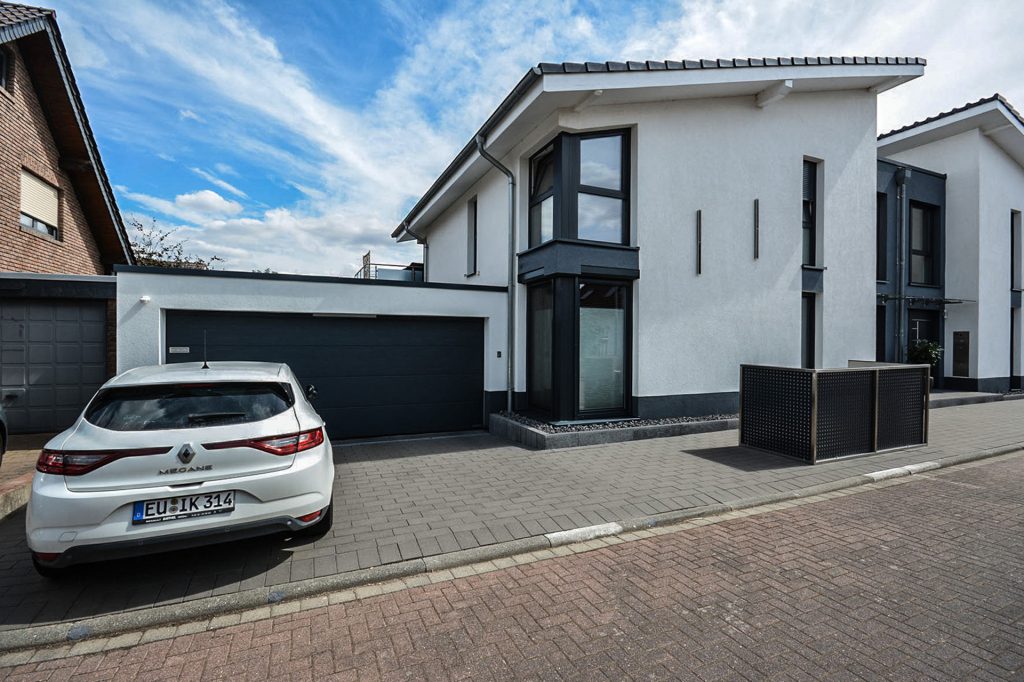 Gütelhöfer Immobilien - Immobilienangebot - Weilerswist / Lommersum - Alle - Neuwertige und großzügige Dreiraumwohnung mit Terrasse und Garage in Weilerswist / Lommersum