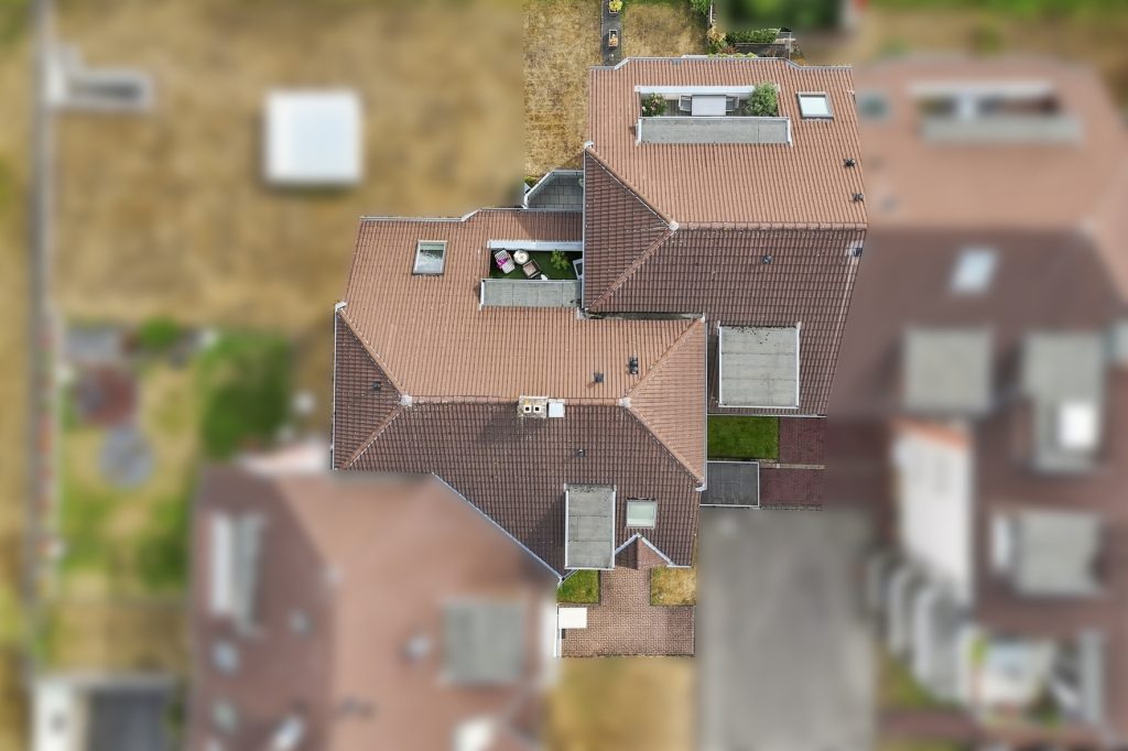 Gütelhöfer Immobilien - Immobilienangebot - Brühl - Alle - Bezugsfreie und stilvolle Erdgeschosswohnung mit Garten, Fußbodenheizung und Tiefgaragenstellplatz