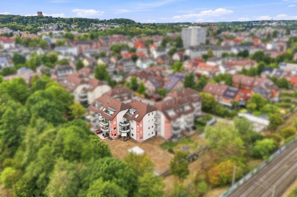 Gütelhöfer Immobilien - Immobilienangebot - Brühl - Alle - Bezugsfreie und stilvolle Erdgeschosswohnung mit Garten, Fußbodenheizung und Tiefgaragenstellplatz