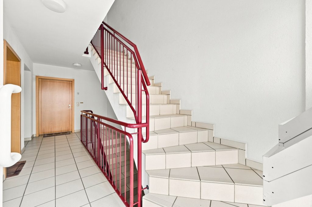 Gütelhöfer Immobilien - Immobilienangebot - Brühl - Alle - Bezugsfreie und stilvolle Erdgeschosswohnung mit Garten, Fußbodenheizung und Tiefgaragenstellplatz