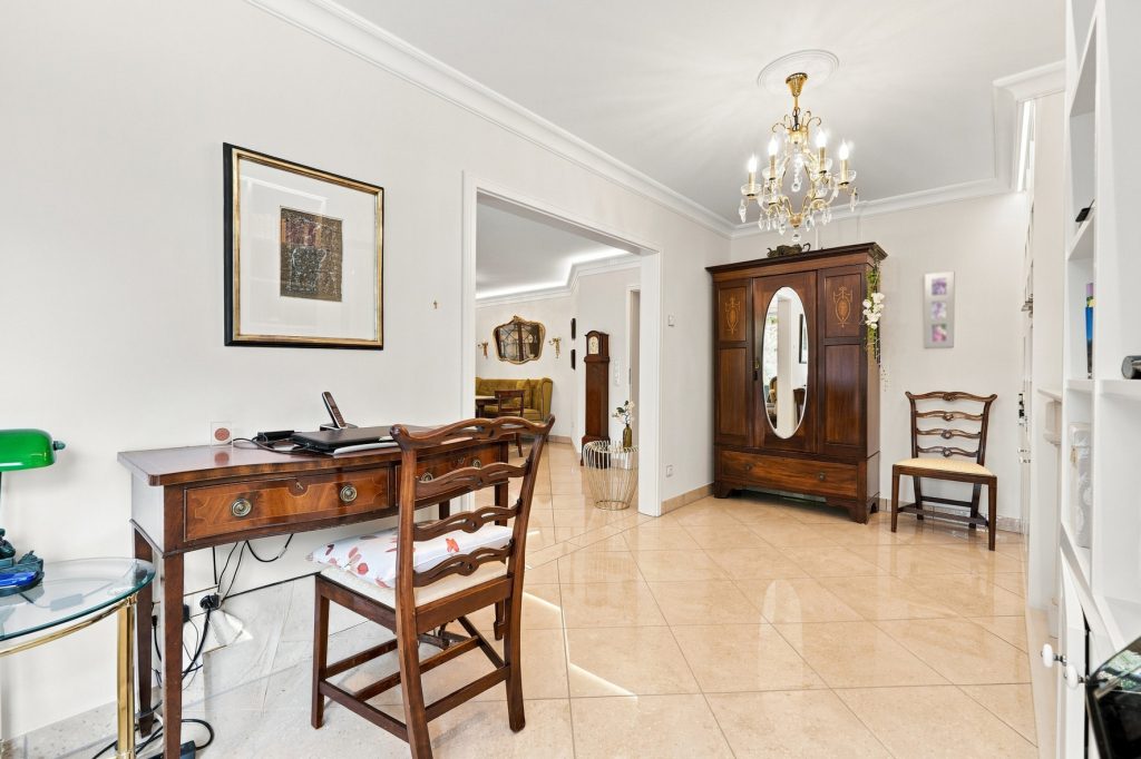 Gütelhöfer Immobilien - Immobilienangebot - Brühl - Alle - Bezugsfreie und stilvolle Erdgeschosswohnung mit Garten, Fußbodenheizung und Tiefgaragenstellplatz