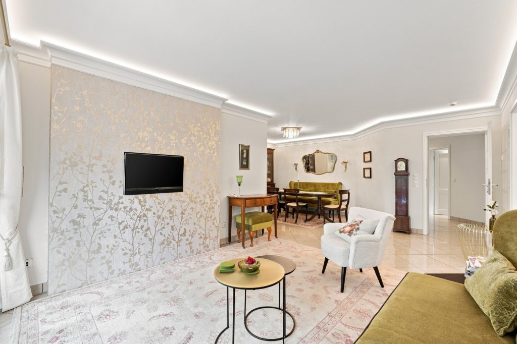 Gütelhöfer Immobilien - Immobilienangebot - Brühl - Alle - Bezugsfreie und stilvolle Erdgeschosswohnung mit Garten, Fußbodenheizung und Tiefgaragenstellplatz
