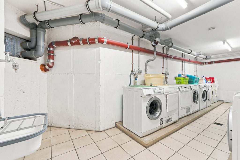 Gütelhöfer Immobilien - Immobilienangebot - Brühl - Alle - Bezugsfreie und stilvolle Erdgeschosswohnung mit Garten, Fußbodenheizung und Tiefgaragenstellplatz