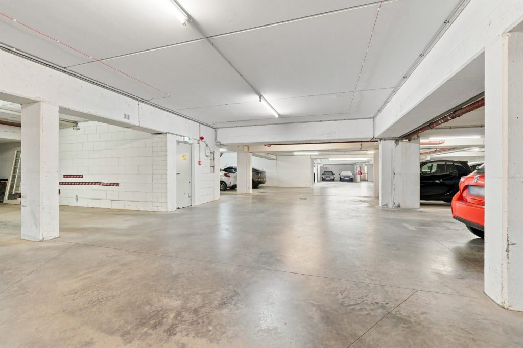 Gütelhöfer Immobilien - Immobilienangebot - Brühl - Alle - Bezugsfreie und stilvolle Erdgeschosswohnung mit Garten, Fußbodenheizung und Tiefgaragenstellplatz