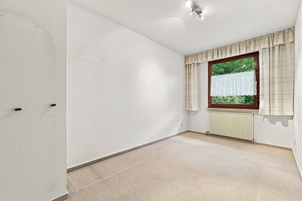 Gütelhöfer Immobilien - Immobilienangebot - Rheinbach / Merzbach - Alle - Bezugsfreies Einfamilienhaus mit zwei Wohnebenen, Garten, Balkon und Garage in Rheinbach / Merzbach