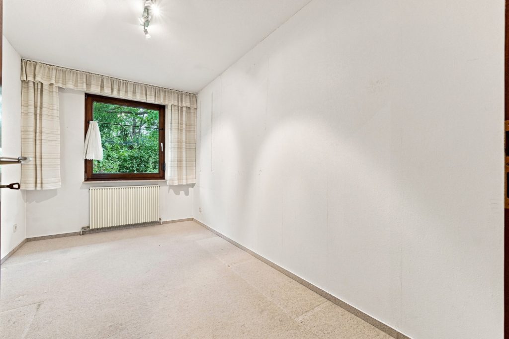 Gütelhöfer Immobilien - Immobilienangebot - Rheinbach / Merzbach - Alle - Bezugsfreies Einfamilienhaus mit zwei Wohnebenen, Garten, Balkon und Garage in Rheinbach / Merzbach