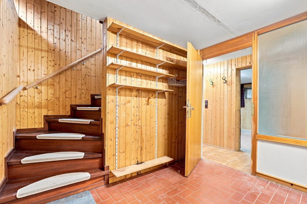 Gütelhöfer Immobilien - Immobilienangebot - Rheinbach / Merzbach - Alle - Bezugsfreies Einfamilienhaus mit zwei Wohnebenen, Garten, Balkon und Garage in Rheinbach / Merzbach