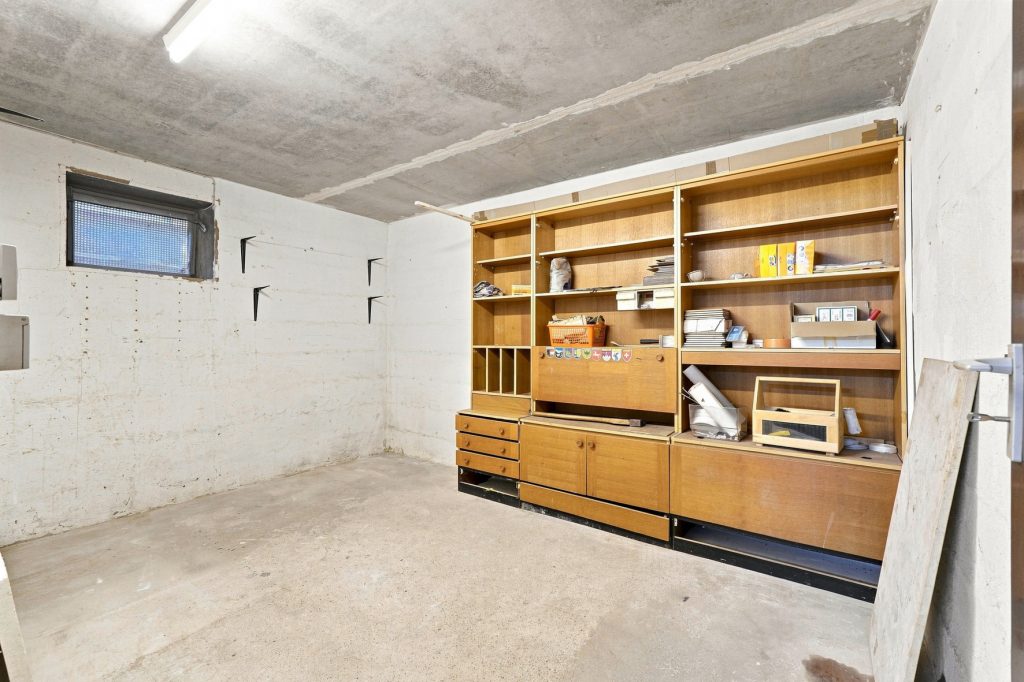 Gütelhöfer Immobilien - Immobilienangebot - Rheinbach / Merzbach - Alle - Bezugsfreies Einfamilienhaus mit zwei Wohnebenen, Garten, Balkon und Garage in Rheinbach / Merzbach