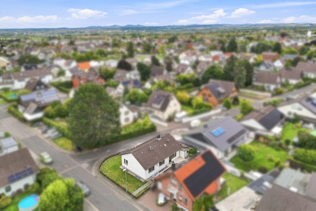 Gütelhöfer Immobilien - Immobilienangebot - Rheinbach / Wormersdorf - Alle - Freistehendes Einfamilienhaus mit Terrasse, Garage und viel Gestaltungspotenzial in Wormersdorf