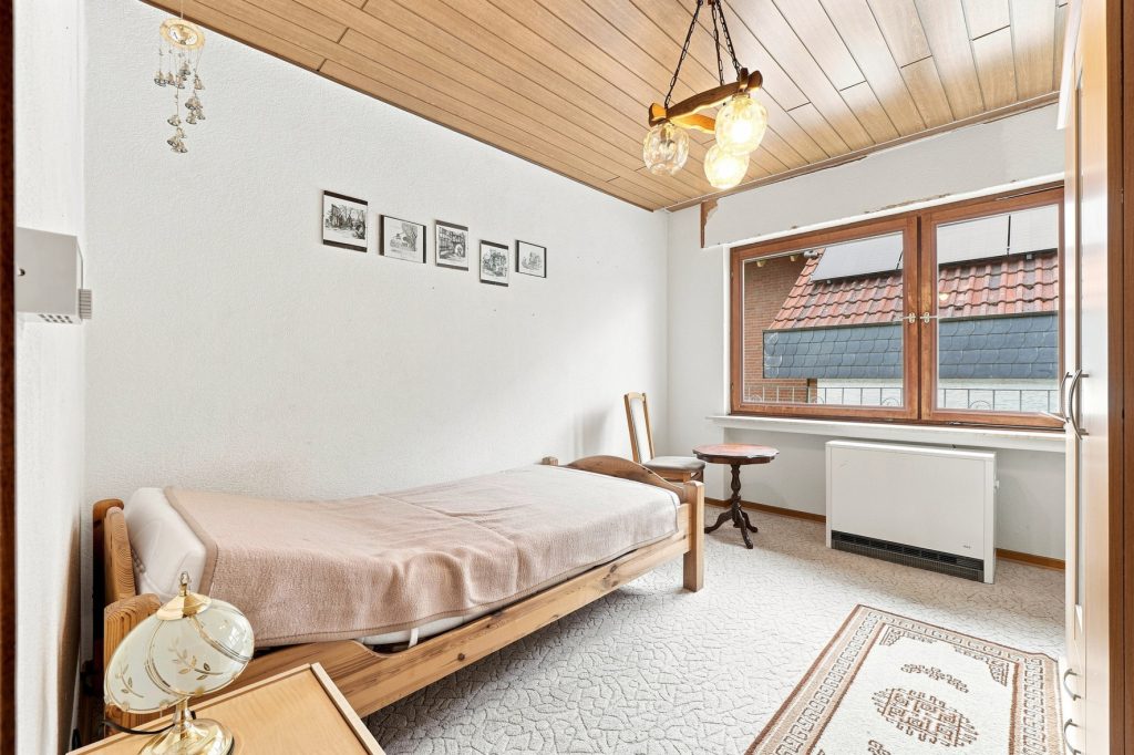 Gütelhöfer Immobilien - Immobilienangebot - Rheinbach / Wormersdorf - Alle - Freistehendes Einfamilienhaus mit Terrasse, Garage und viel Gestaltungspotenzial in Wormersdorf