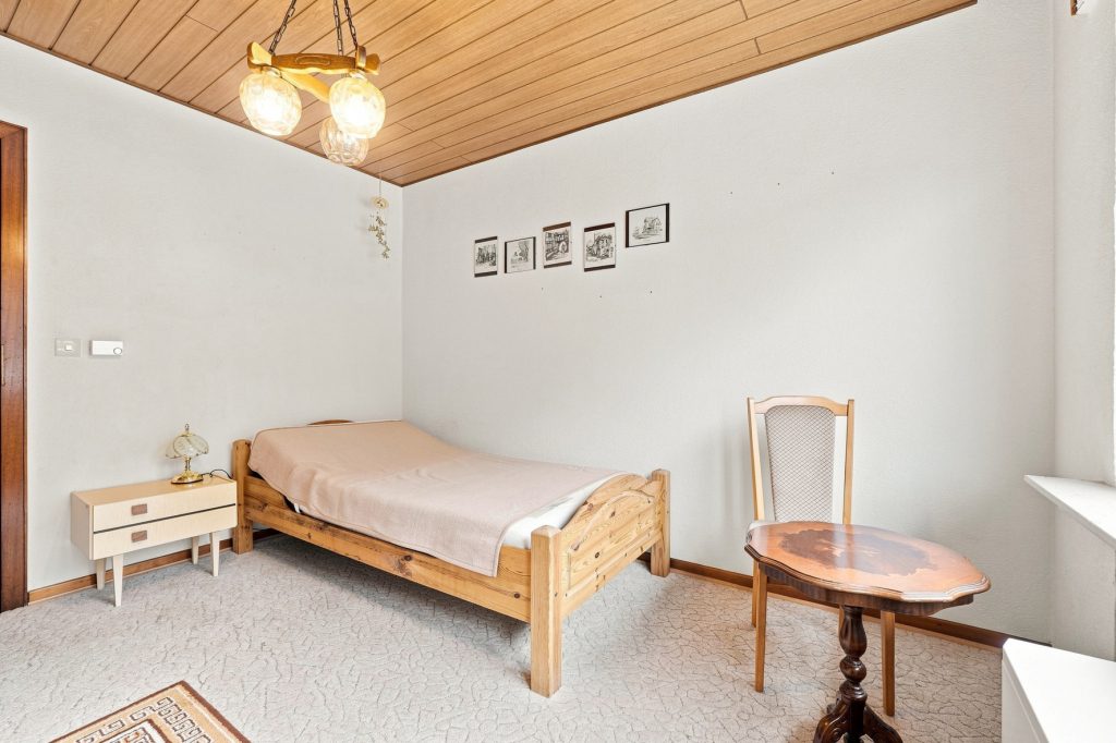 Gütelhöfer Immobilien - Immobilienangebot - Rheinbach / Wormersdorf - Alle - Freistehendes Einfamilienhaus mit Terrasse, Garage und viel Gestaltungspotenzial in Wormersdorf