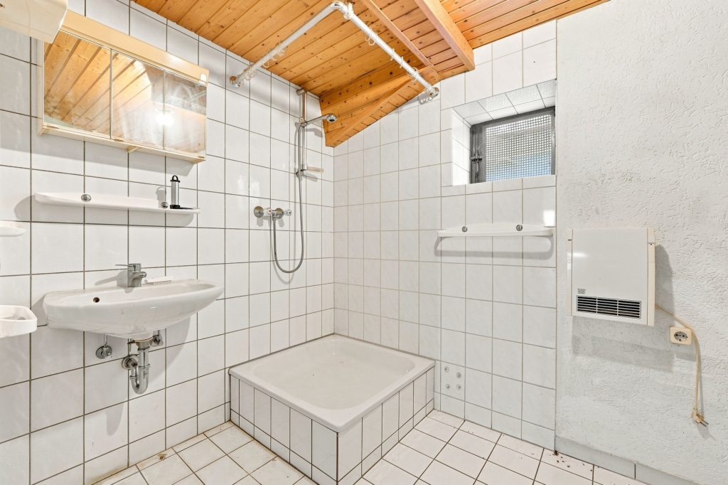 Gütelhöfer Immobilien - Immobilienangebot - Rheinbach / Wormersdorf - Alle - Freistehendes Einfamilienhaus mit Terrasse, Garage und viel Gestaltungspotenzial in Wormersdorf