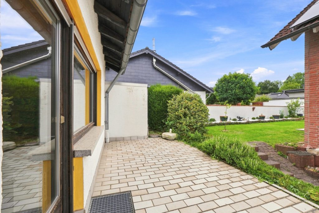 Gütelhöfer Immobilien - Immobilienangebot - Rheinbach / Wormersdorf - Alle - Freistehendes Einfamilienhaus mit Terrasse, Garage und viel Gestaltungspotenzial in Wormersdorf