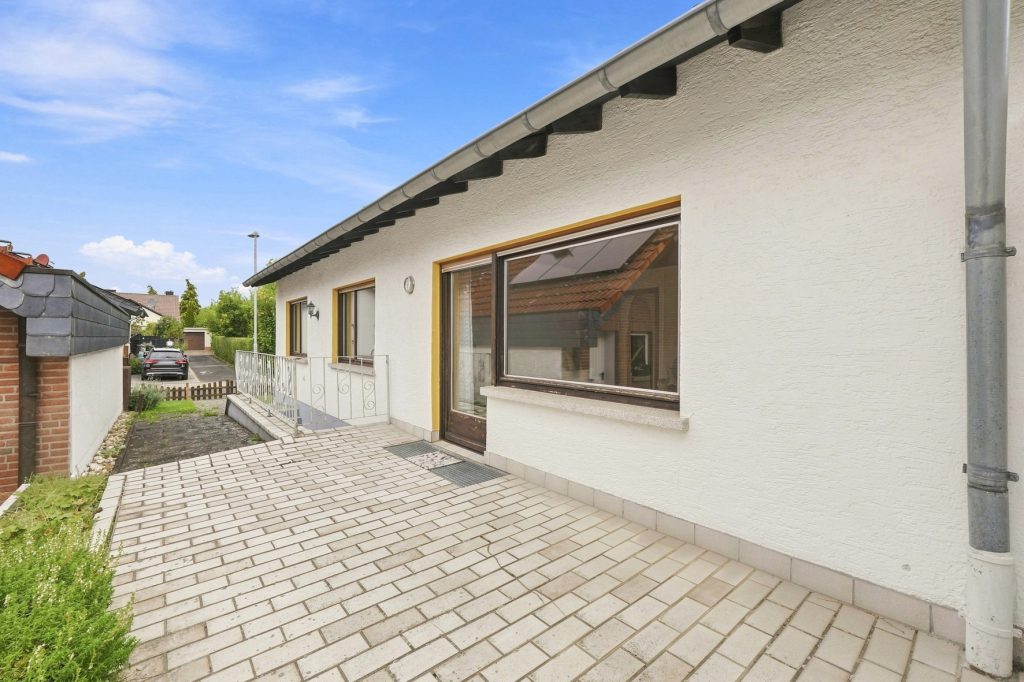Gütelhöfer Immobilien - Immobilienangebot - Rheinbach / Wormersdorf - Alle - Freistehendes Einfamilienhaus mit Terrasse, Garage und viel Gestaltungspotenzial in Wormersdorf