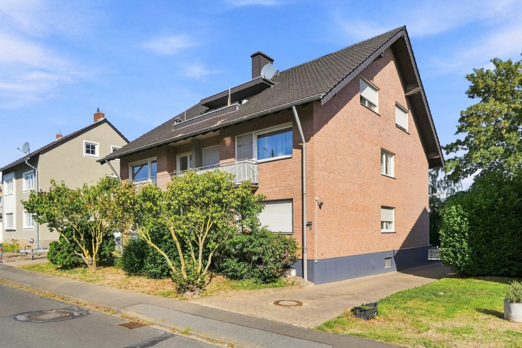 Gütelhöfer Immobilien - Immobilienangebot - Bornheim - Alle - Gepflegte 3-Zimmer Hochparterrewohnung mit Balkon, Garage in Bornheim / Kardorf