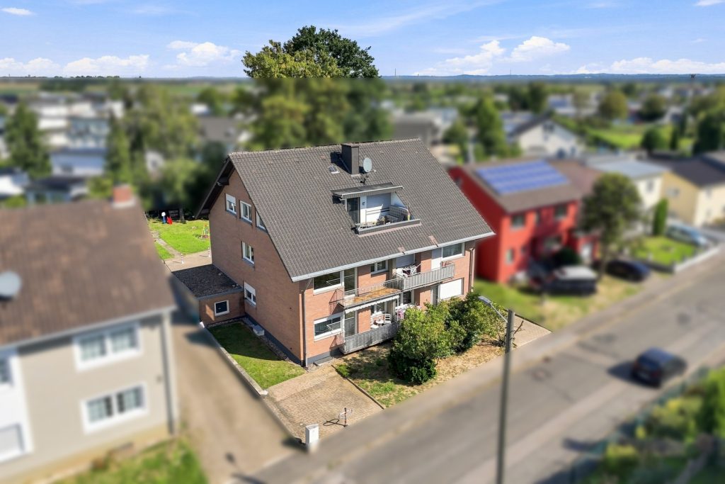 Gütelhöfer Immobilien - Immobilienangebot - Bornheim - Alle - Gepflegte 3-Zimmer Hochparterrewohnung mit Balkon, Garage in Bornheim / Kardorf
