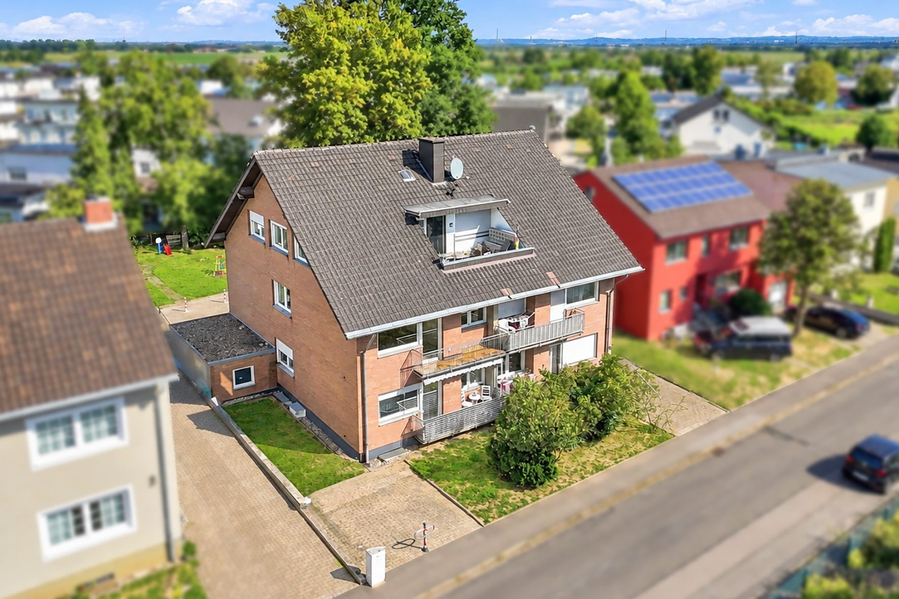 Gütelhöfer Immobilien - Immobilienangebot - Bornheim - Alle - Gepflegte 3-Zimmer Hochparterrewohnung mit Balkon, Garage in Bornheim / Kardorf