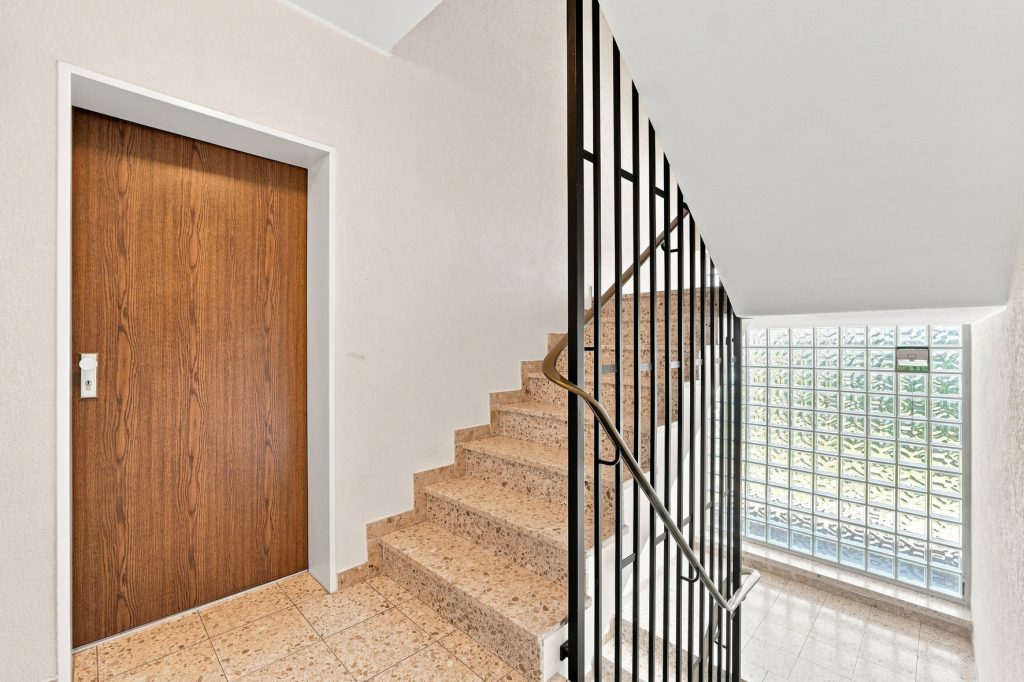 Gütelhöfer Immobilien - Immobilienangebot - Bornheim - Alle - Kapitalanlage oder eigene Nutzung? Bezugsfreie Dreiraumwohnung mit Balkon und Garage in Kardorf