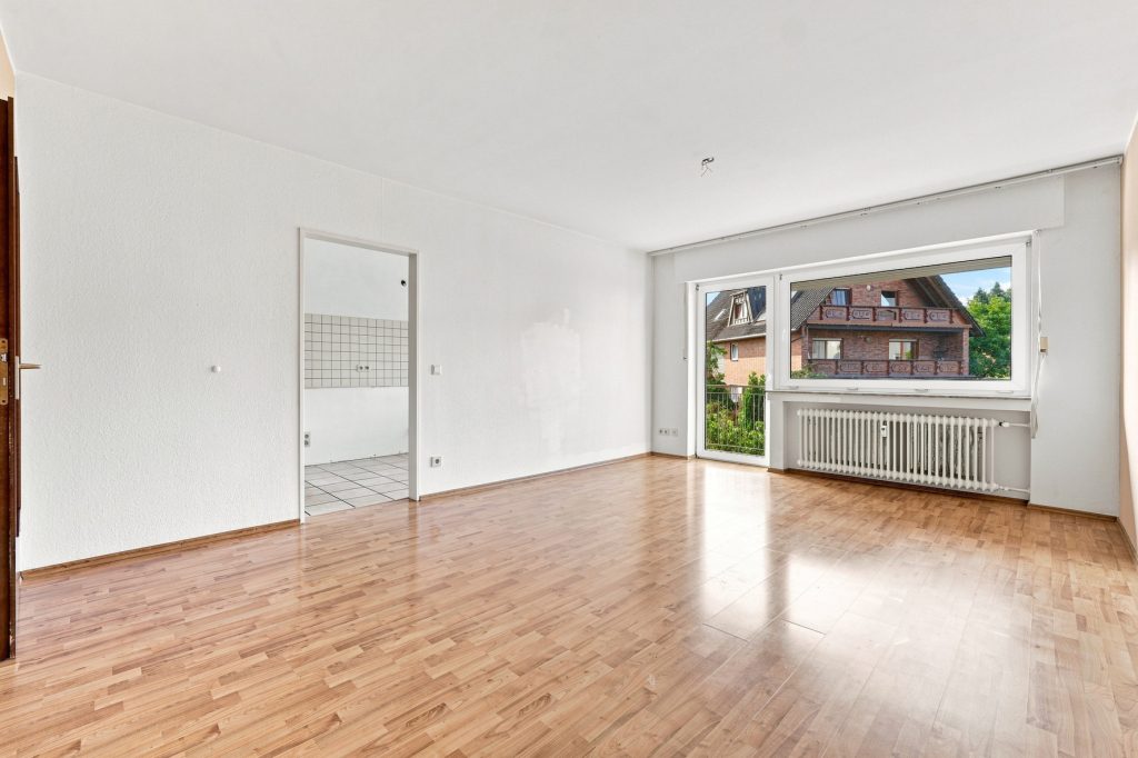 Gütelhöfer Immobilien - Immobilienangebot - Bornheim - Alle - Kapitalanlage oder eigene Nutzung? Bezugsfreie Dreiraumwohnung mit Balkon und Garage in Kardorf