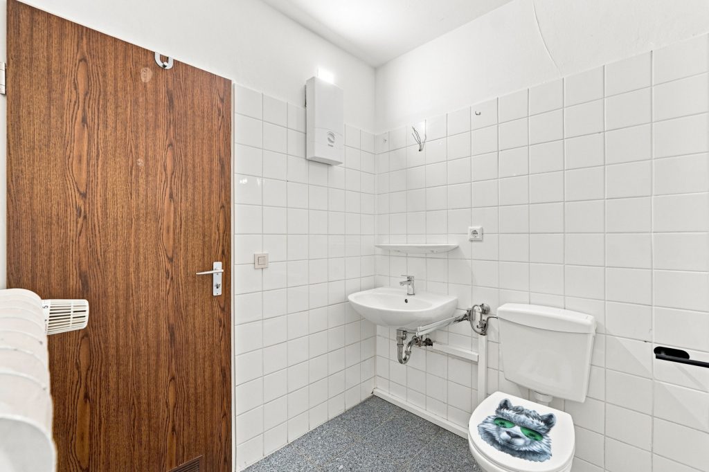 Gütelhöfer Immobilien - Immobilienangebot - Bornheim - Alle - Kapitalanlage oder eigene Nutzung? Bezugsfreie Dreiraumwohnung mit Balkon und Garage in Kardorf
