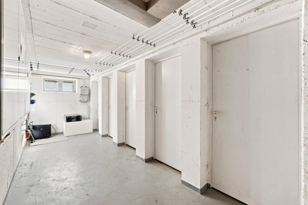 Gütelhöfer Immobilien - Immobilienangebot - Bornheim - Alle - Kapitalanlage oder eigene Nutzung? Bezugsfreie Dreiraumwohnung mit Balkon und Garage in Kardorf