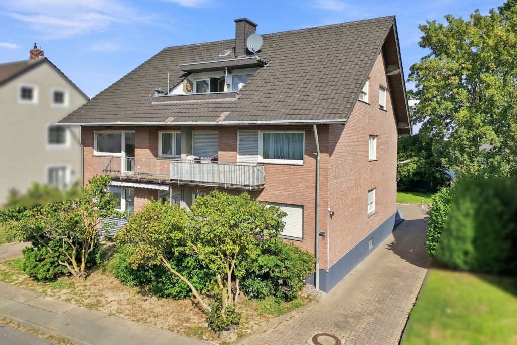 Gütelhöfer Immobilien - Immobilienangebot - Bornheim - Alle - Kapitalanlage oder eigene Nutzung? Bezugsfreie Dreiraumwohnung mit Balkon und Garage in Kardorf