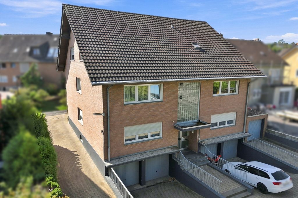 Gütelhöfer Immobilien - Immobilienangebot - Bornheim - Alle - Kapitalanlage oder eigene Nutzung? Bezugsfreie Dreiraumwohnung mit Balkon und Garage in Kardorf
