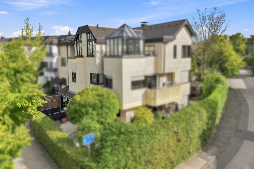 Gütelhöfer Immobilien - Immobilienangebot - Meckenheim - Alle - Bezugsfreies und vollständig möbliertes Apartment mit Loggia, Einbauküche und Kfz-Stellplatz