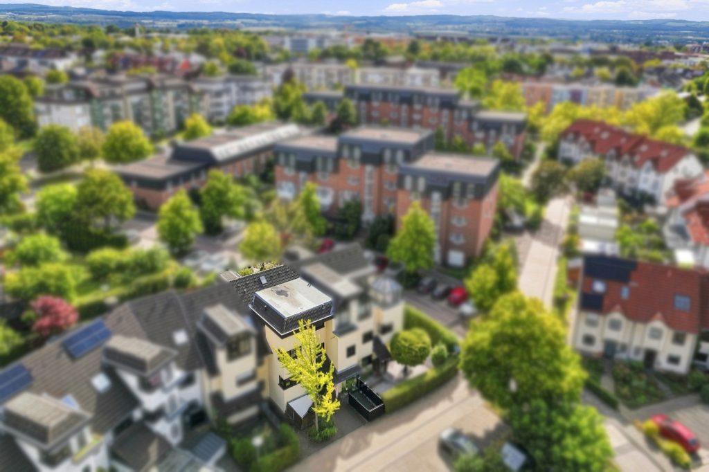 Gütelhöfer Immobilien - Immobilienangebot - Meckenheim - Alle - Bezugsfreies und vollständig möbliertes Apartment mit Loggia, Einbauküche und Kfz-Stellplatz