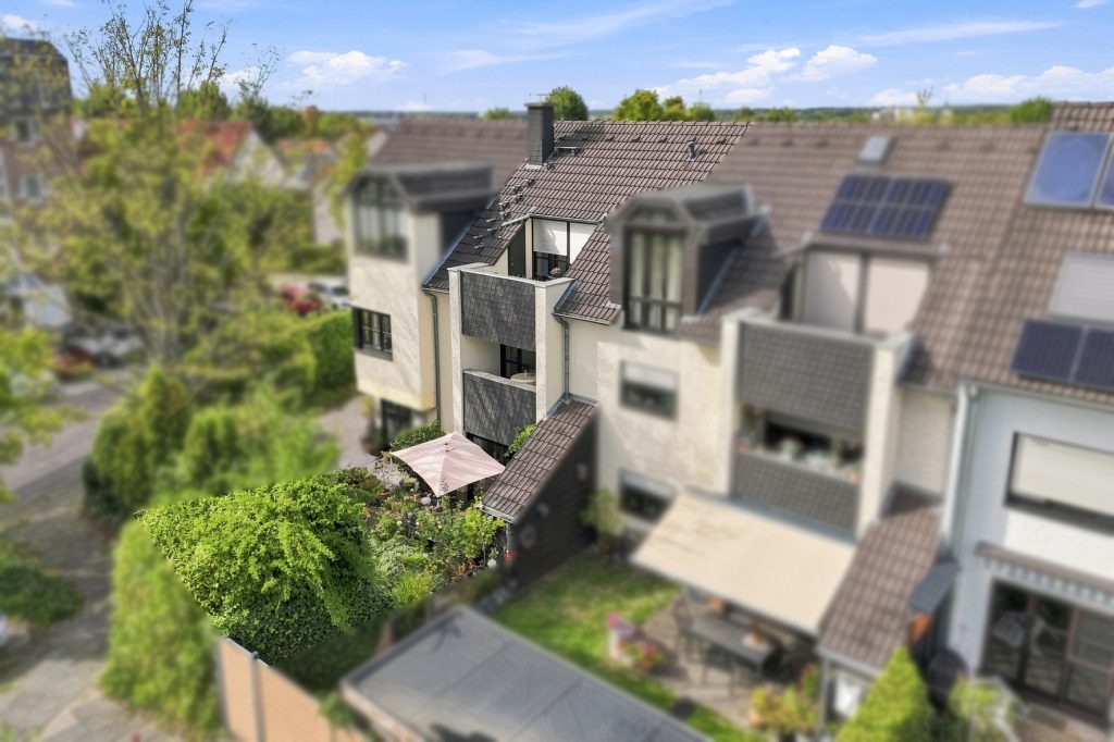 Gütelhöfer Immobilien - Immobilienangebot - Meckenheim - Alle - Bezugsfreies und vollständig möbliertes Apartment mit Loggia, Einbauküche und Kfz-Stellplatz