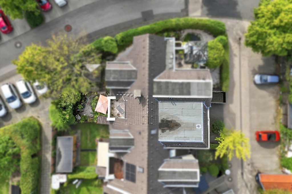 Gütelhöfer Immobilien - Immobilienangebot - Meckenheim - Alle - Bezugsfreies und vollständig möbliertes Apartment mit Loggia, Einbauküche und Kfz-Stellplatz