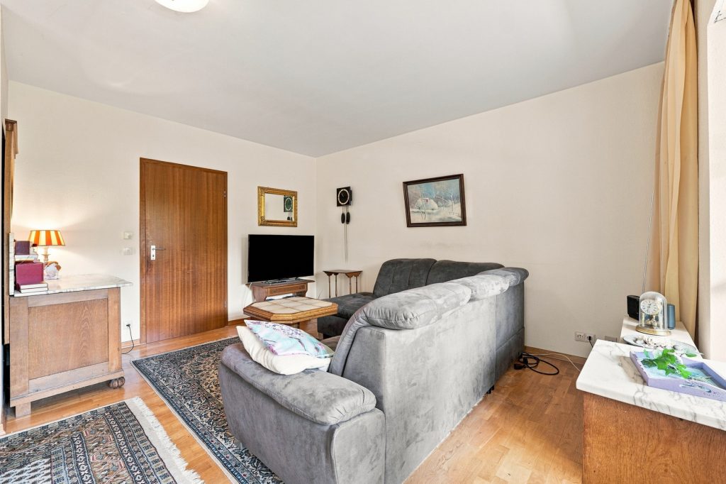 Gütelhöfer Immobilien - Immobilienangebot - Meckenheim - Alle - Bezugsfreies und vollständig möbliertes Apartment mit Loggia, Einbauküche und Kfz-Stellplatz