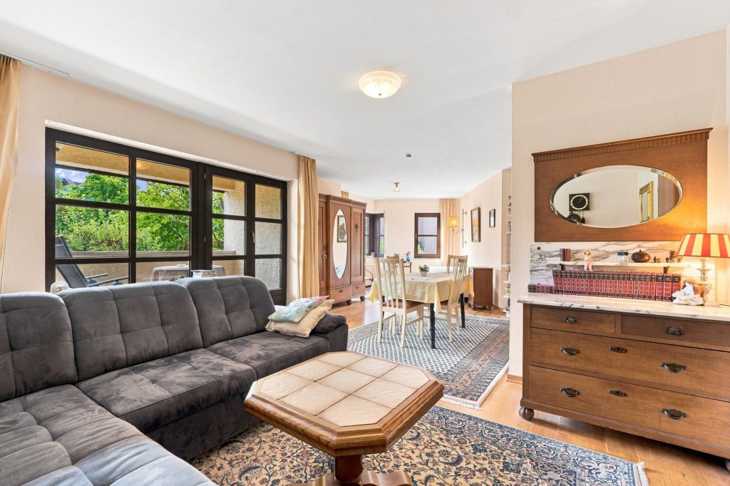 Gütelhöfer Immobilien - Immobilienangebot - Meckenheim - Alle - Bezugsfreies und vollständig möbliertes Apartment mit Loggia, Einbauküche und Kfz-Stellplatz