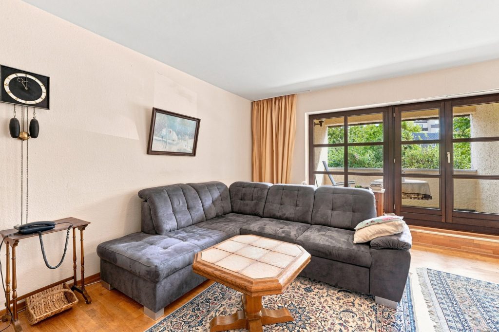 Gütelhöfer Immobilien - Immobilienangebot - Meckenheim - Alle - Bezugsfreies und vollständig möbliertes Apartment mit Loggia, Einbauküche und Kfz-Stellplatz