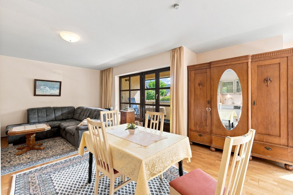 Gütelhöfer Immobilien - Immobilienangebot - Meckenheim - Alle - Bezugsfreies und vollständig möbliertes Apartment mit Loggia, Einbauküche und Kfz-Stellplatz