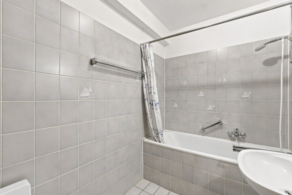 Gütelhöfer Immobilien - Immobilienangebot - Meckenheim - Alle - Bezugsfreies und vollständig möbliertes Apartment mit Loggia, Einbauküche und Kfz-Stellplatz