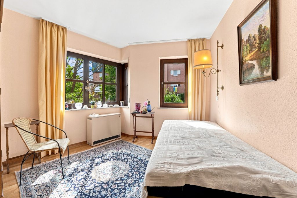 Gütelhöfer Immobilien - Immobilienangebot - Meckenheim - Alle - Bezugsfreies und vollständig möbliertes Apartment mit Loggia, Einbauküche und Kfz-Stellplatz