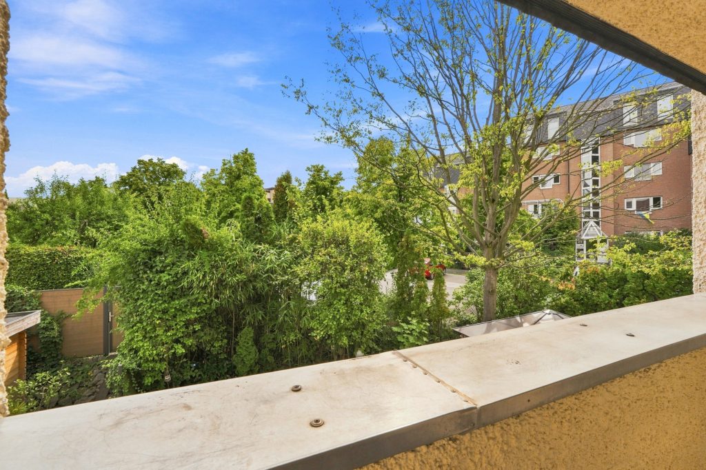Gütelhöfer Immobilien - Immobilienangebot - Meckenheim - Alle - Bezugsfreies und vollständig möbliertes Apartment mit Loggia, Einbauküche und Kfz-Stellplatz