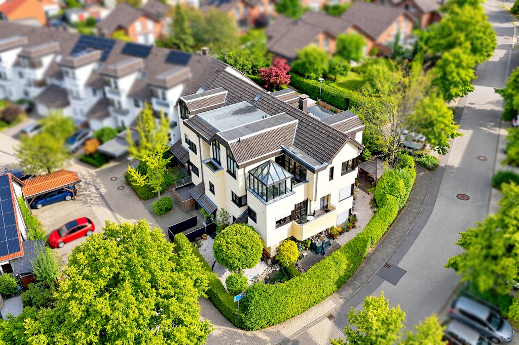 Gütelhöfer Immobilien - Immobilienangebot - Meckenheim - Alle - Bezugsfreies und vollständig möbliertes Apartment mit Loggia, Einbauküche und Kfz-Stellplatz