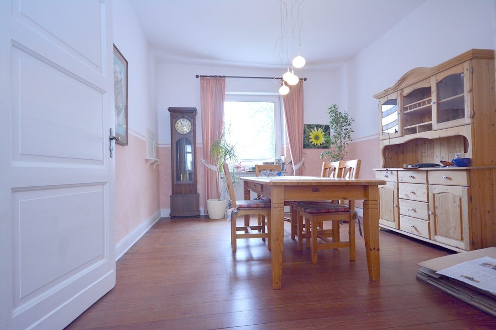 Gütelhöfer Immobilien - Immobilienangebot - Rheinbach - Alle - Für die ganze Familie! Großzügiges Reihenmittelhaus in zentraler Lage mit großem Garten und Carport