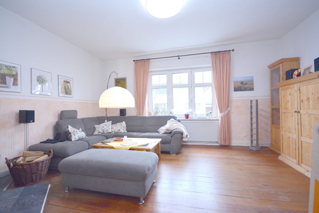 Gütelhöfer Immobilien - Immobilienangebot - Rheinbach - Alle - Für die ganze Familie! Großzügiges Reihenmittelhaus in zentraler Lage mit großem Garten und Carport