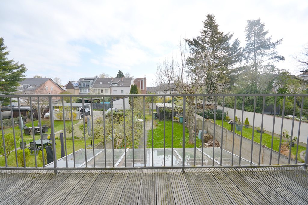 Gütelhöfer Immobilien - Immobilienangebot - Rheinbach - Alle - Für die ganze Familie! Großzügiges Reihenmittelhaus in zentraler Lage mit großem Garten und Carport