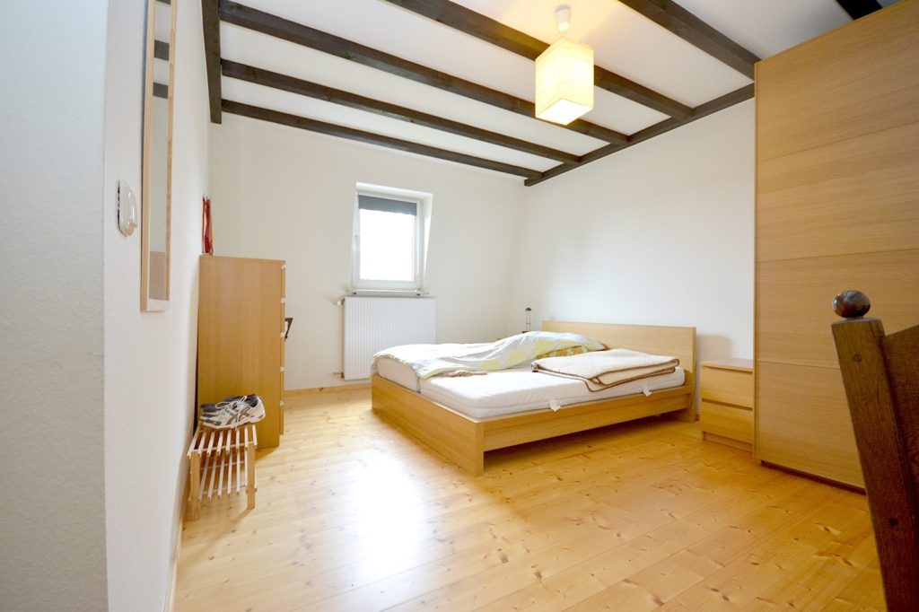 Gütelhöfer Immobilien - Immobilienangebot - Rheinbach - Alle - Für die ganze Familie! Großzügiges Reihenmittelhaus in zentraler Lage mit großem Garten und Carport