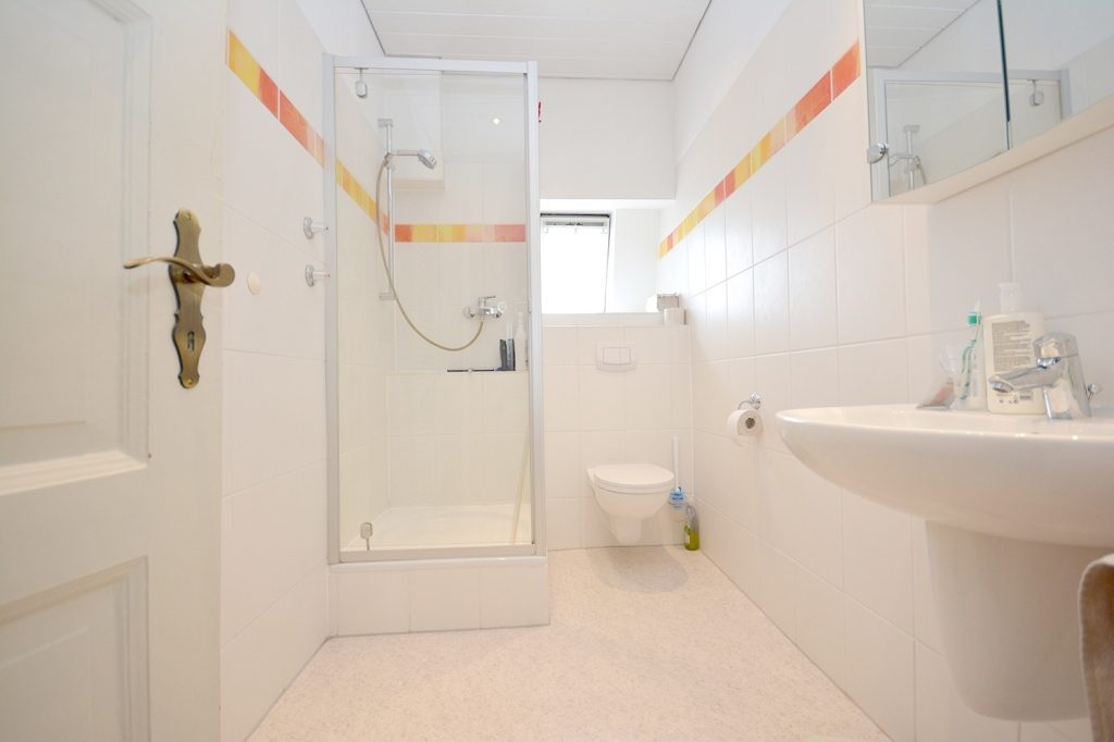 Gütelhöfer Immobilien - Immobilienangebot - Rheinbach - Alle - Für die ganze Familie! Großzügiges Reihenmittelhaus in zentraler Lage mit großem Garten und Carport
