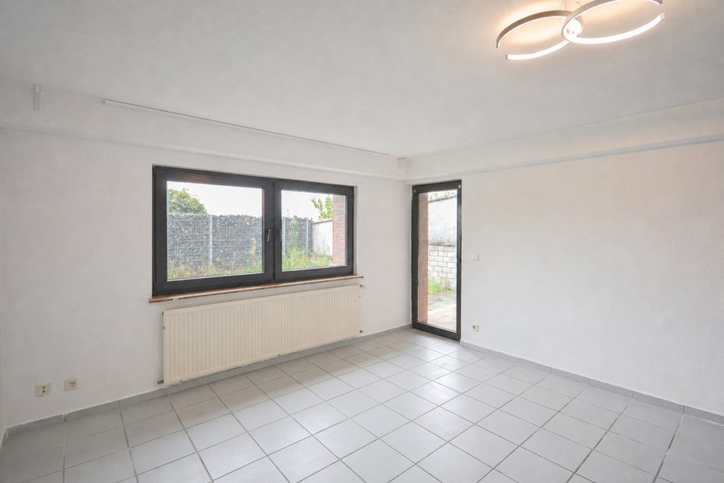 Gütelhöfer Immobilien - Immobilienangebot - Bornheim / Roisdorf - Alle - Singles aufgepasst! Bezugsfreies Apartment mit Terrasse, eigenem Garten und Stellplatz in Roisdorf