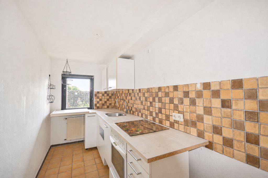 Gütelhöfer Immobilien - Immobilienangebot - Bornheim / Roisdorf - Alle - Singles aufgepasst! Bezugsfreies Apartment mit Terrasse, eigenem Garten und Stellplatz in Roisdorf