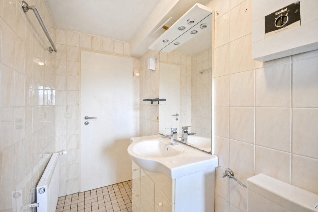 Gütelhöfer Immobilien - Immobilienangebot - Bornheim / Roisdorf - Alle - Singles aufgepasst! Bezugsfreies Apartment mit Terrasse, eigenem Garten und Stellplatz in Roisdorf