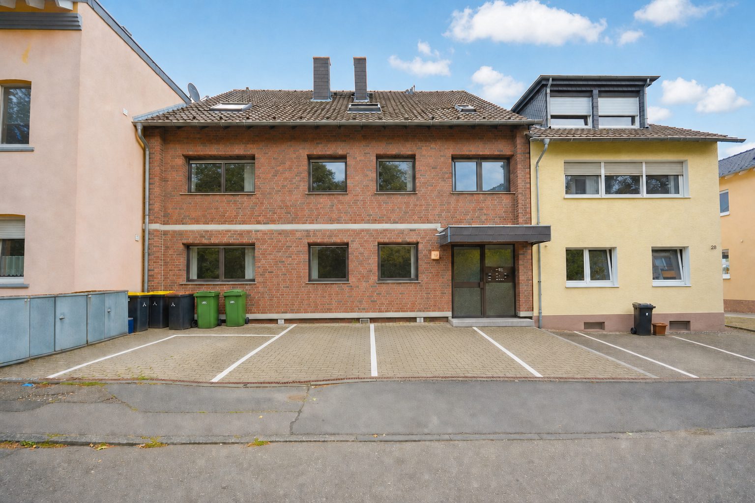 Gütelhöfer Immobilien - Immobilienangebot - Bornheim / Roisdorf - Alle - Singles aufgepasst! Bezugsfreies Apartment mit Terrasse, eigenem Garten und Stellplatz in Roisdorf