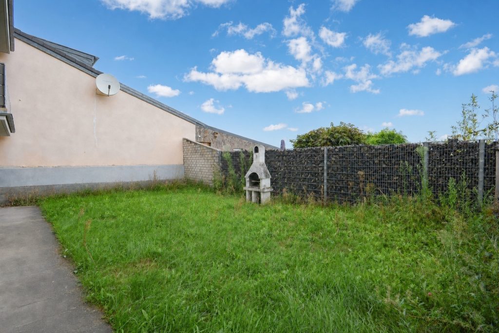 Gütelhöfer Immobilien - Immobilienangebot - Bornheim / Roisdorf - Alle - Singles aufgepasst! Bezugsfreies Apartment mit Terrasse, eigenem Garten und Stellplatz in Roisdorf